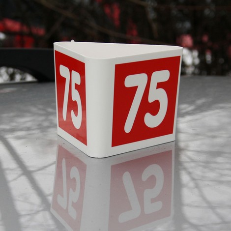Kocka s číslom pre vnútropodnikový pohyb materiálu a tovaru