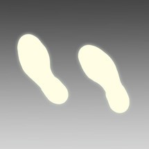 Marquage au sol EverGlow® en forme d’empreinte de pied, autocollant