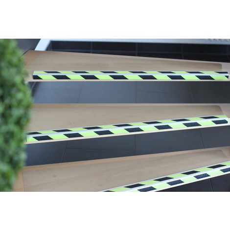 Protiskluzový profil na hranu schodu, R10, 2 pruhy, hliník, denní fluorescenční