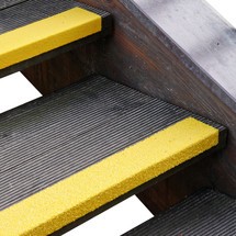 Treppenkantenprofil aus GFK Extra Stark, gelb