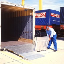 Verladerampe für Container, klappbar